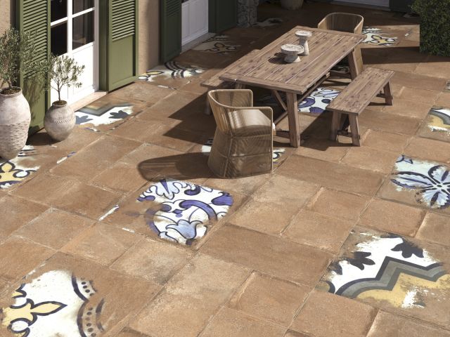 Effet ciment et carrelage de terrasse extérieure à Calais - Comptoir du Carrelage.